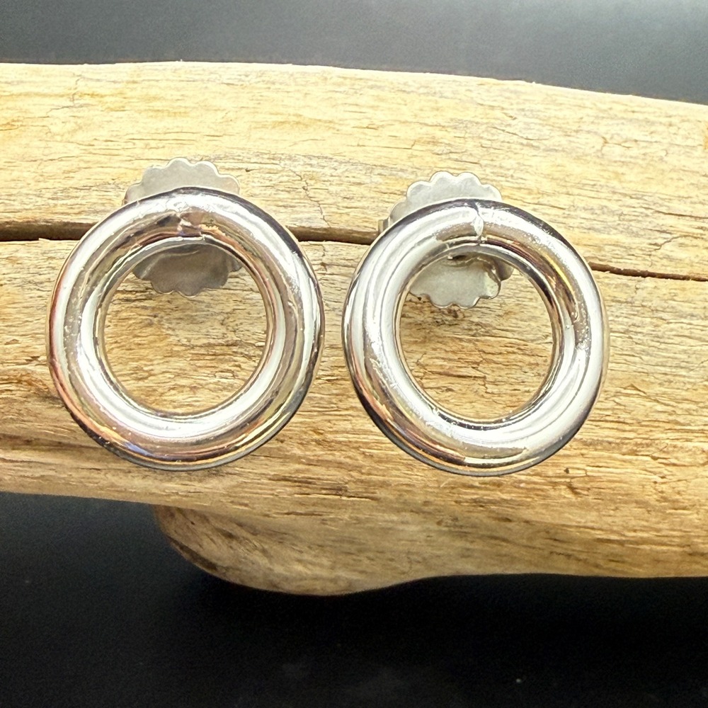 Sorrelli Silver Tone Open Circle Stud Earrings Polished Round Hoops Chic Earring